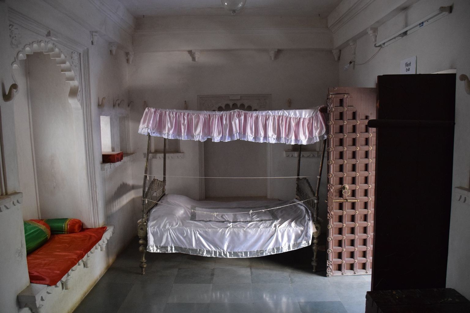 Palang – Vernacular Furniture of India